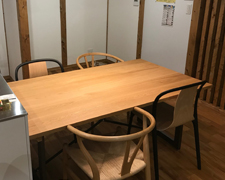 ナラのテーブル