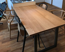 ナラのテーブル