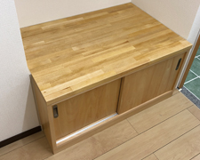 保育園のホワイトメラピーの収納棚